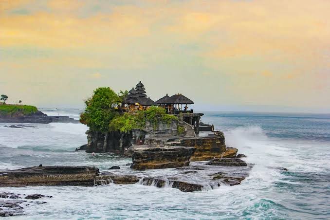 Ulundanu Beratan & Tanah Lot Temple Tour photo 6