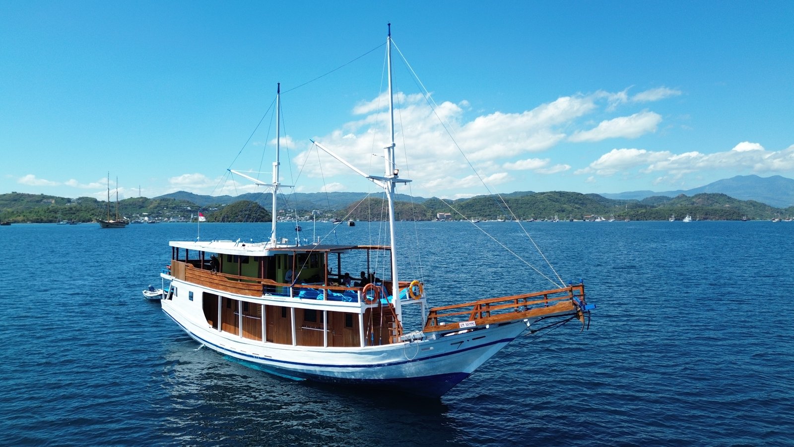 Nemmo Phinisi – Labuan Bajo Sailing Trip 2D1N