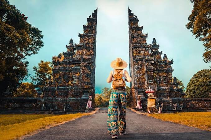 Ulundanu Beratan & Tanah Lot Temple Tour photo 4