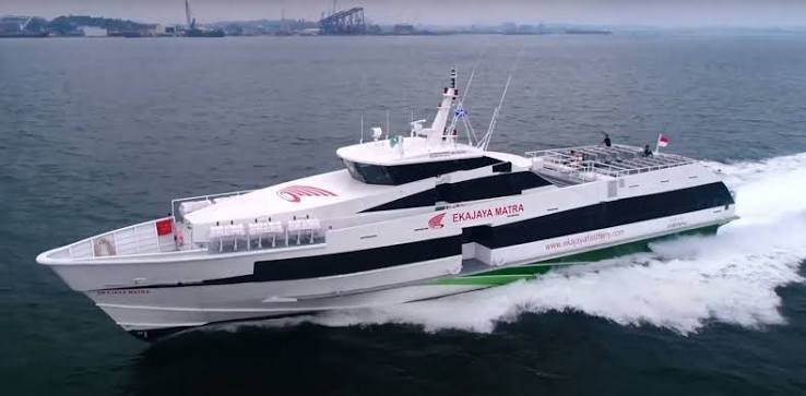 One Way Transfer From Padang Bai To Gili Island/Senggigi/Bangsal by Ekajaya Fast Ferry photo 2