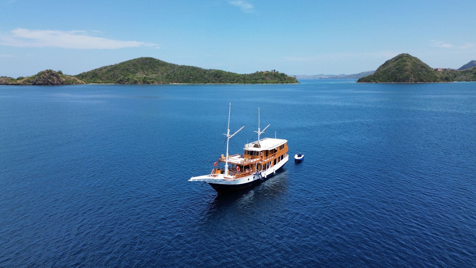 El Ashar Phinisi – Labuan Bajo Sailing Trip 3D2N