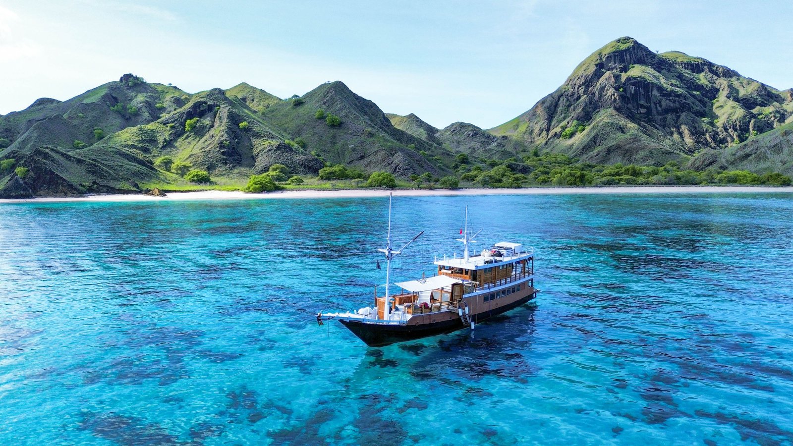 Capt Octopus Phinisi – Labuan Bajo Sailing Trip 2D1N