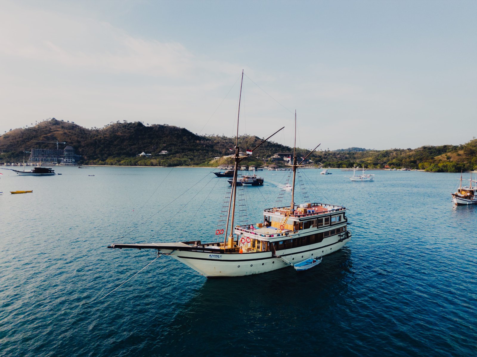 Lombok Labuan Bajo Sailing Trip 4 Days 3 Nights